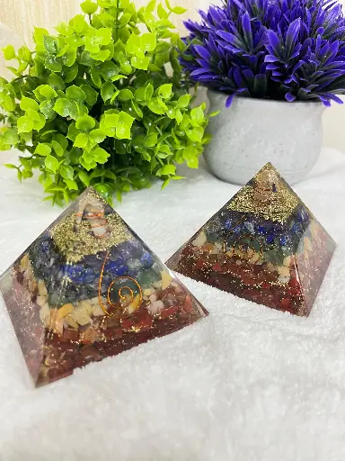 [Pyramid] 7 Chakra Orgone Pyramid