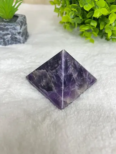 [Pyramid] Amethyst Stone Pyramid